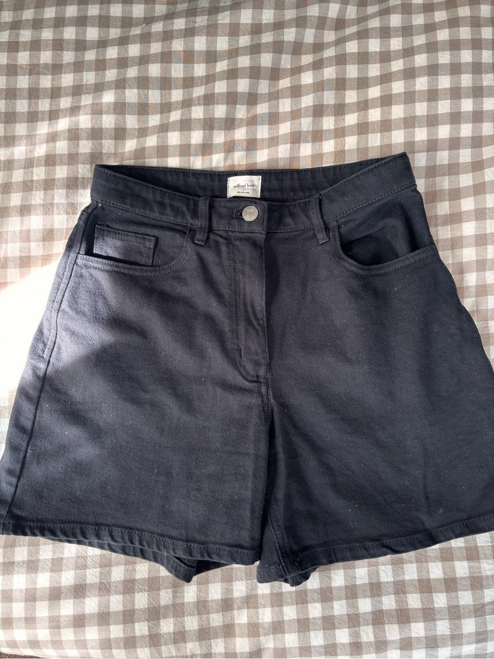 Aritzia‎ Wilfred | Black denim High-Rise shorts